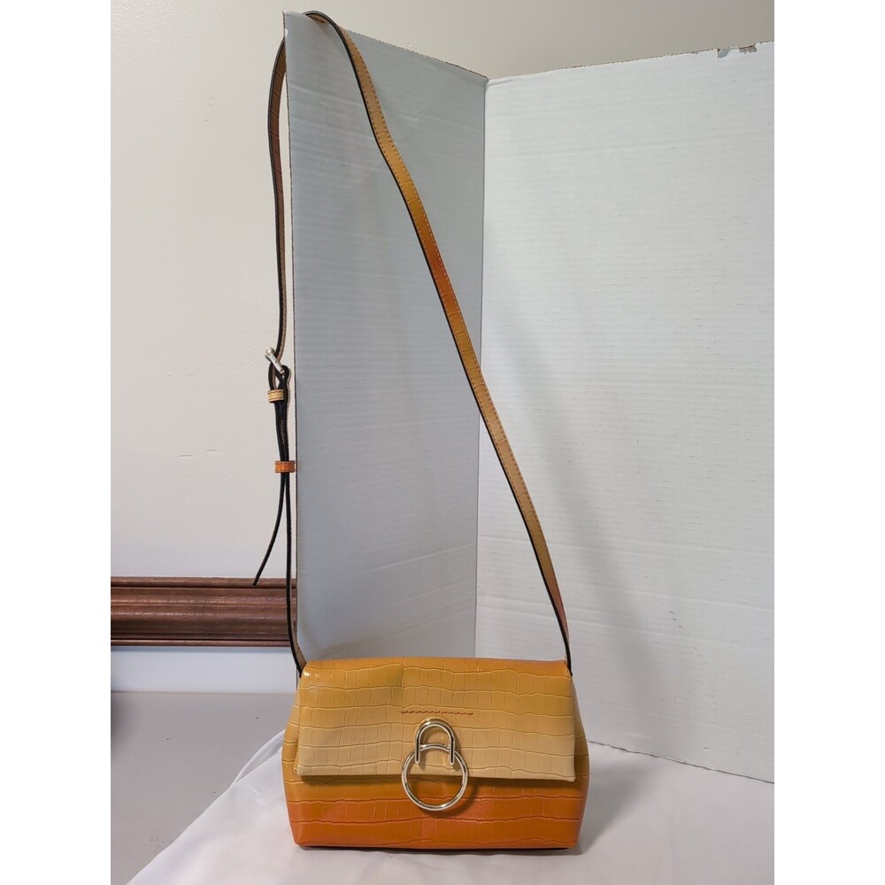 VINCE CAMUTO CROSSBODY BAG PURSE Magnet close 100% leather NEW